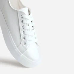Tennis TEXTO blanc irisé embossée effet python