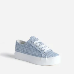 Tennis toile bleue à semelle blanche