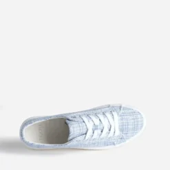 Tennis toile bleue à semelle blanche