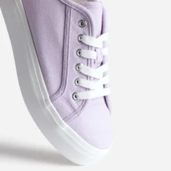 Tennis toile violette à semelle blanche