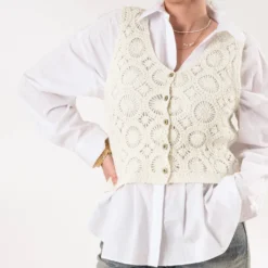 Top beige effet crochet